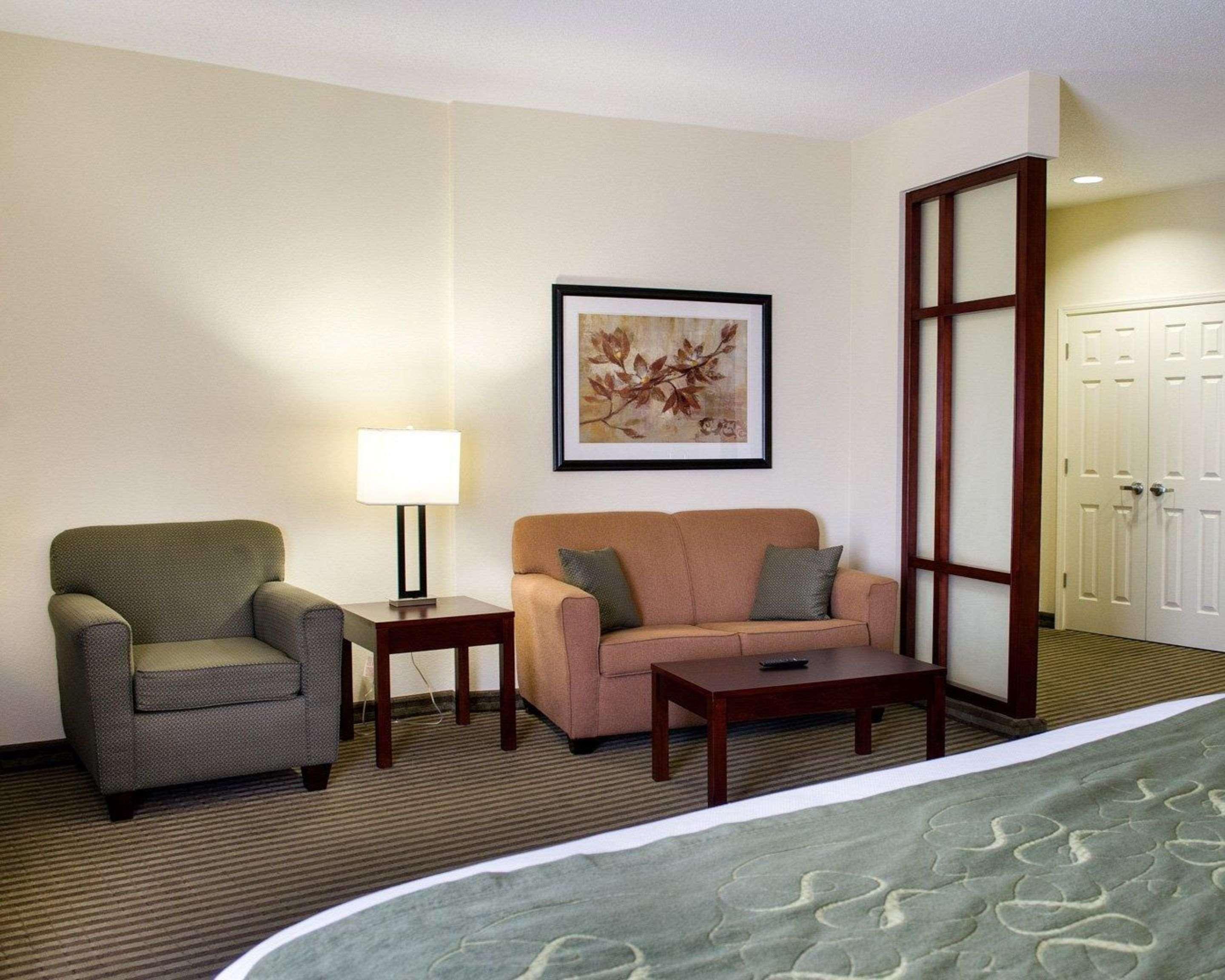 Comfort Suites Greenwood Esterno foto