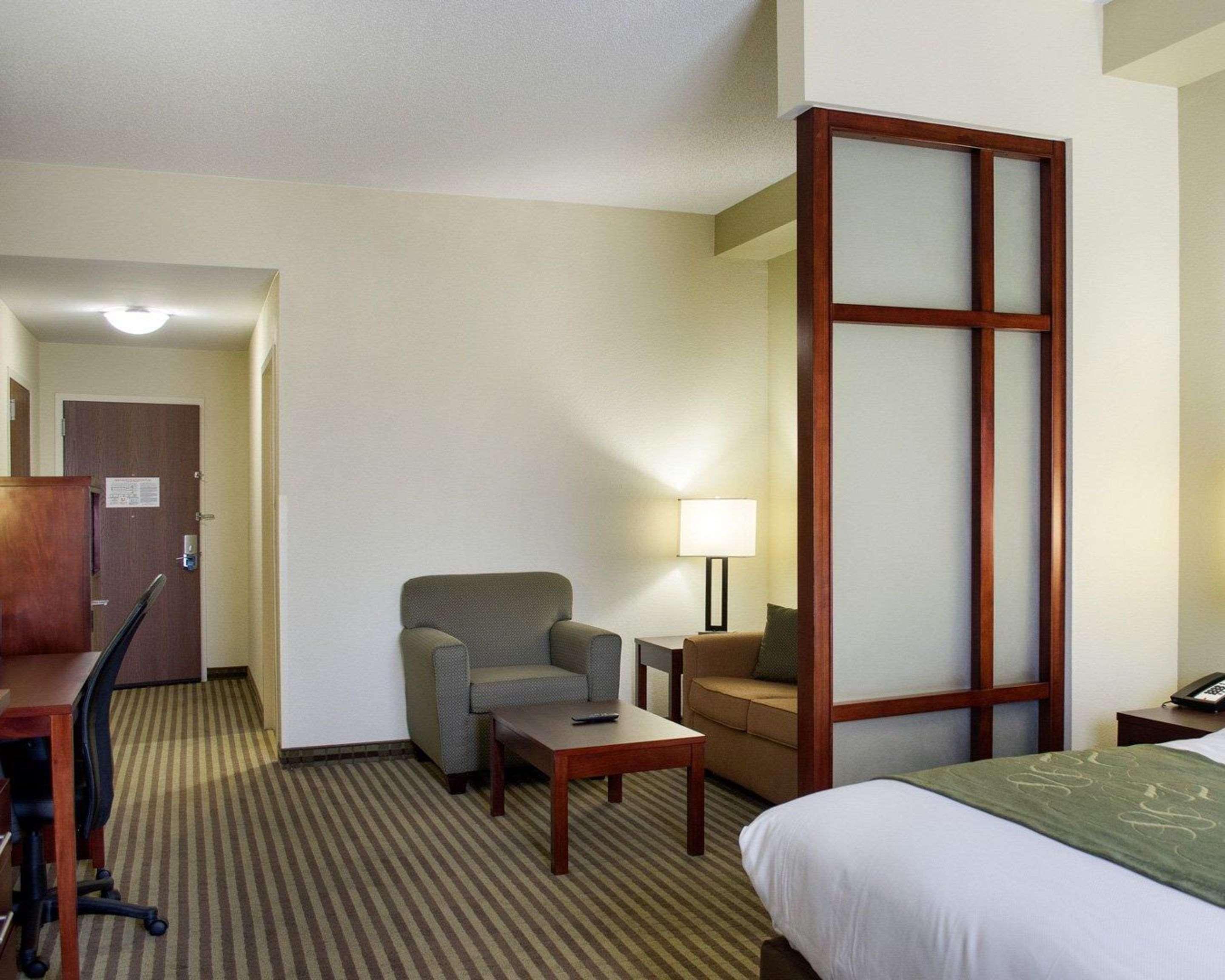 Comfort Suites Greenwood Esterno foto