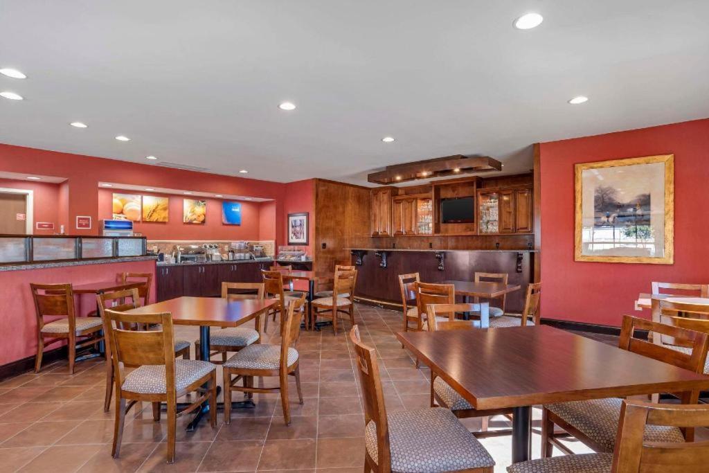 Comfort Suites Greenwood Esterno foto