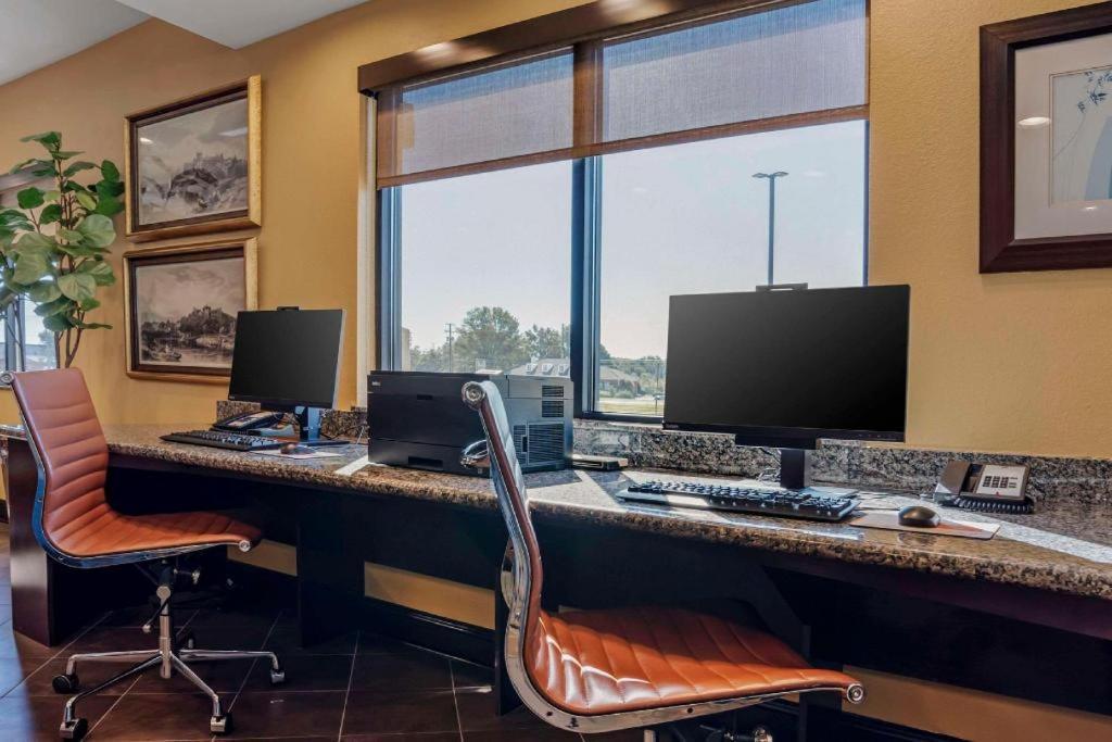Comfort Suites Greenwood Esterno foto
