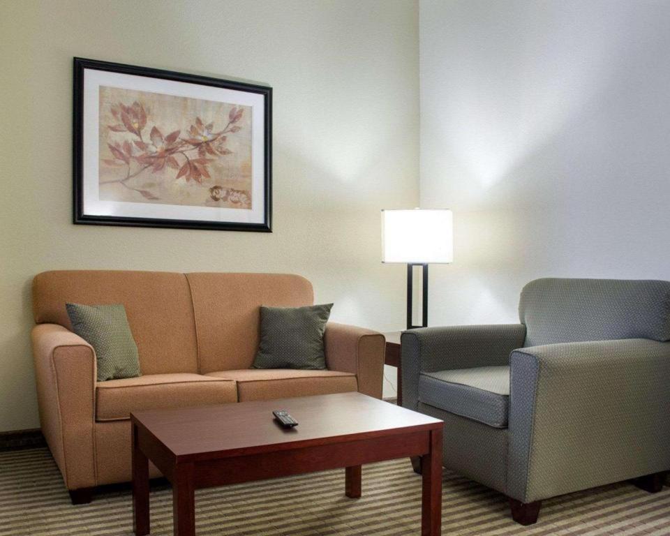 Comfort Suites Greenwood Esterno foto