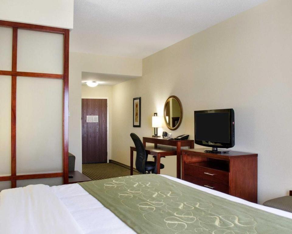 Comfort Suites Greenwood Esterno foto