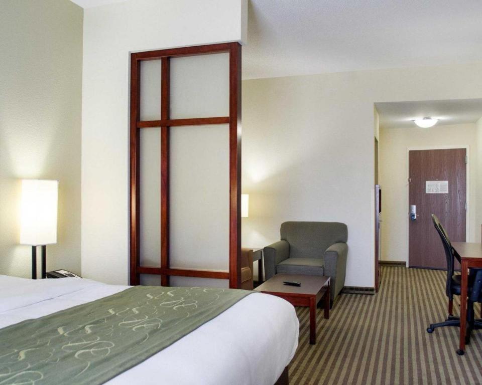 Comfort Suites Greenwood Esterno foto