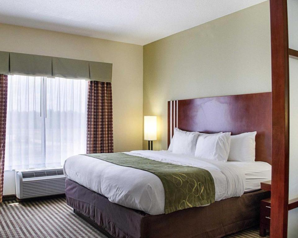 Comfort Suites Greenwood Esterno foto
