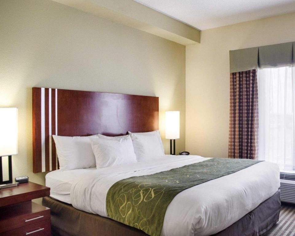 Comfort Suites Greenwood Esterno foto