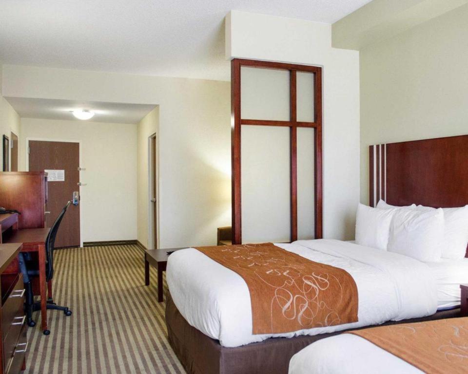 Comfort Suites Greenwood Esterno foto
